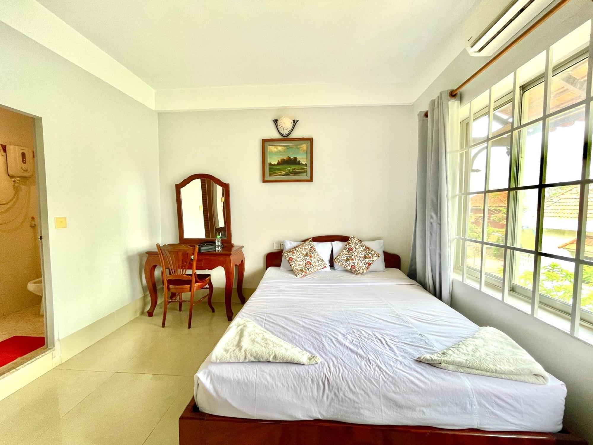 Siem Reap Riverside Hotel Exterior photo