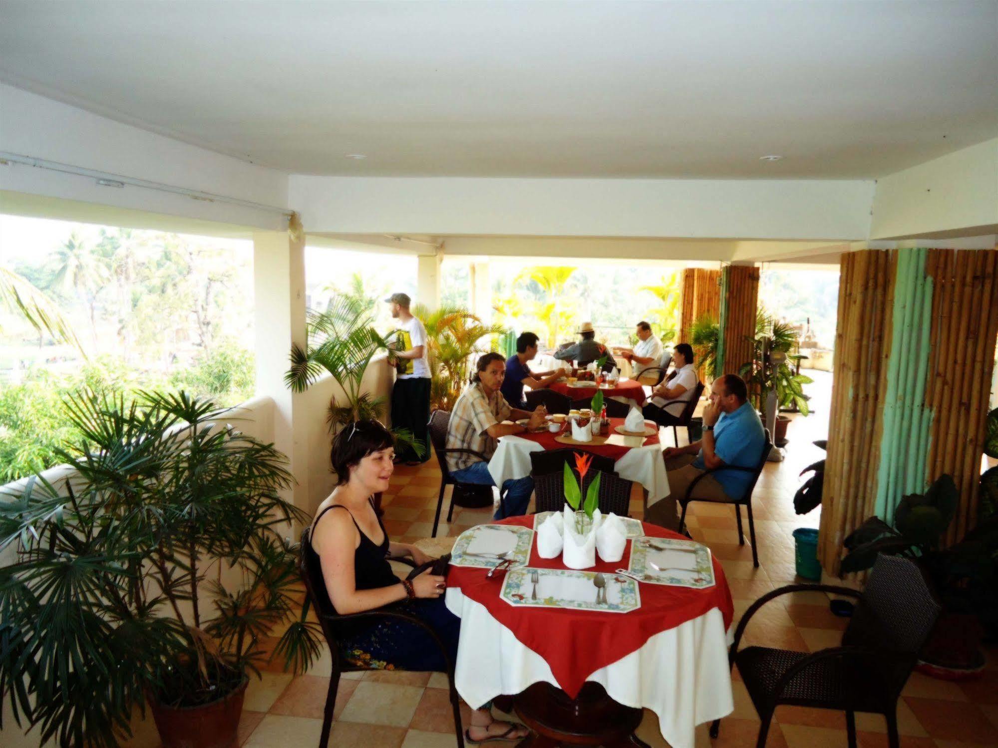 Siem Reap Riverside Hotel Exterior photo
