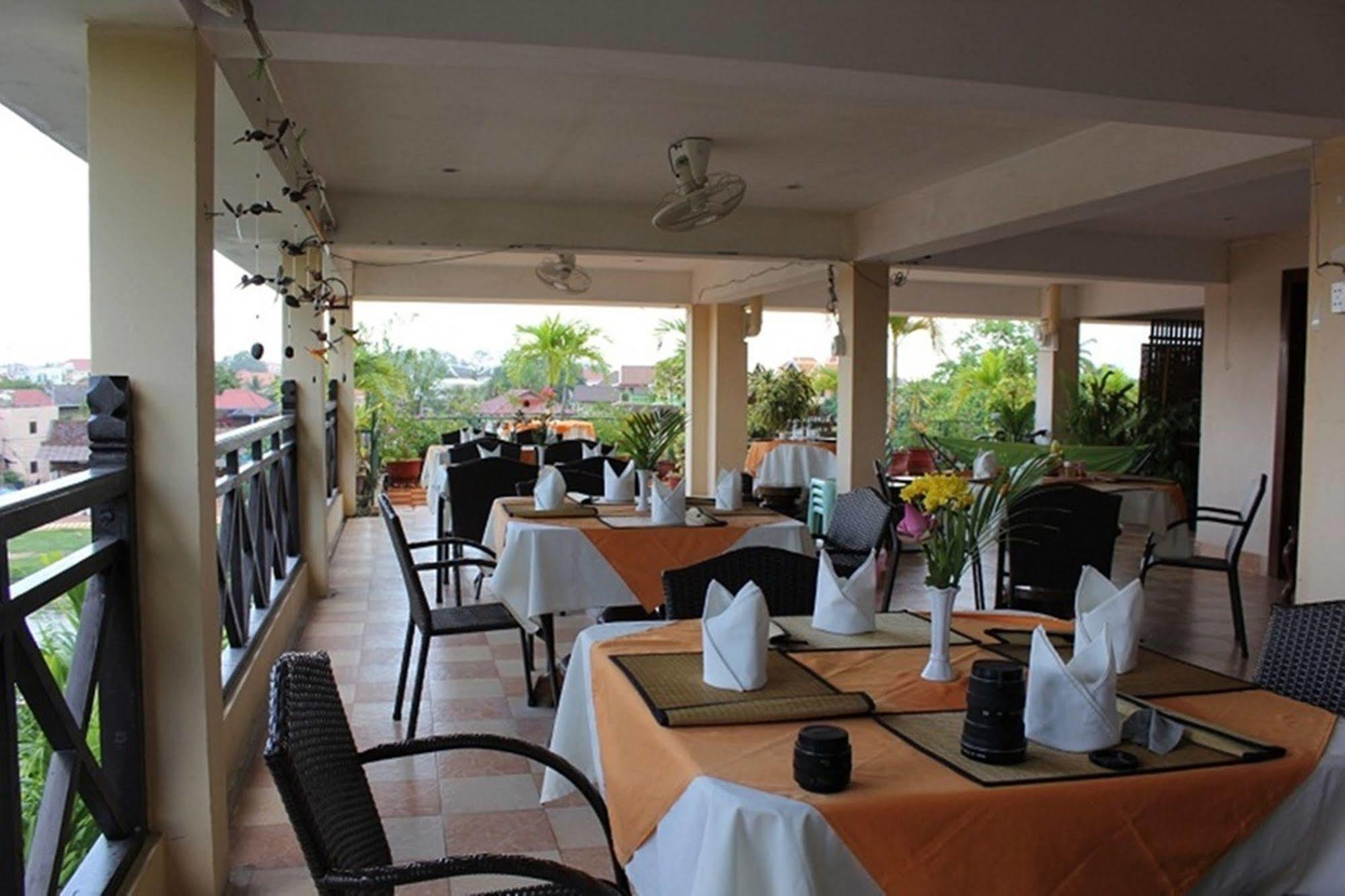 Siem Reap Riverside Hotel Exterior photo