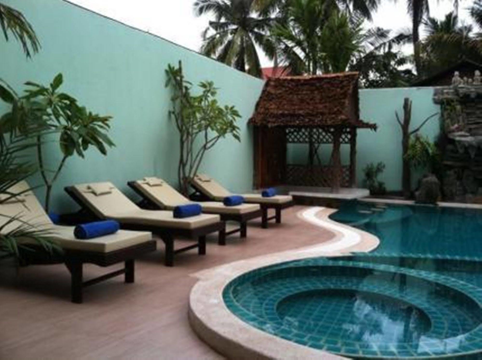 Siem Reap Riverside Hotel Exterior photo